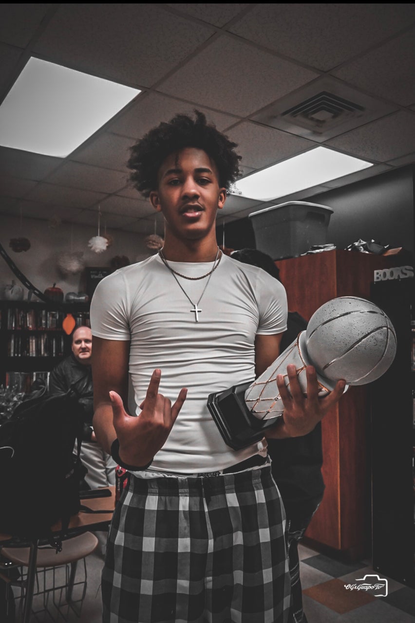 Zenai’ Davis 