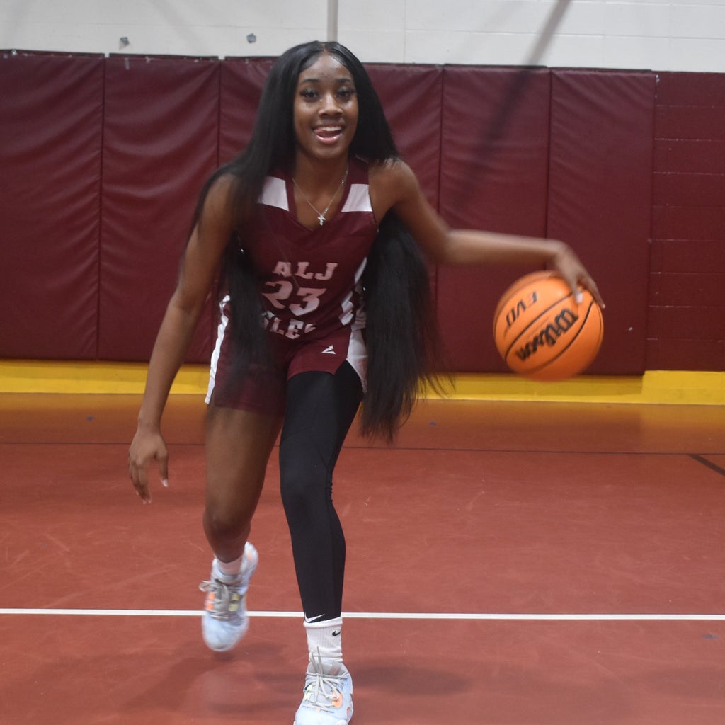 Ty'asia McGhee