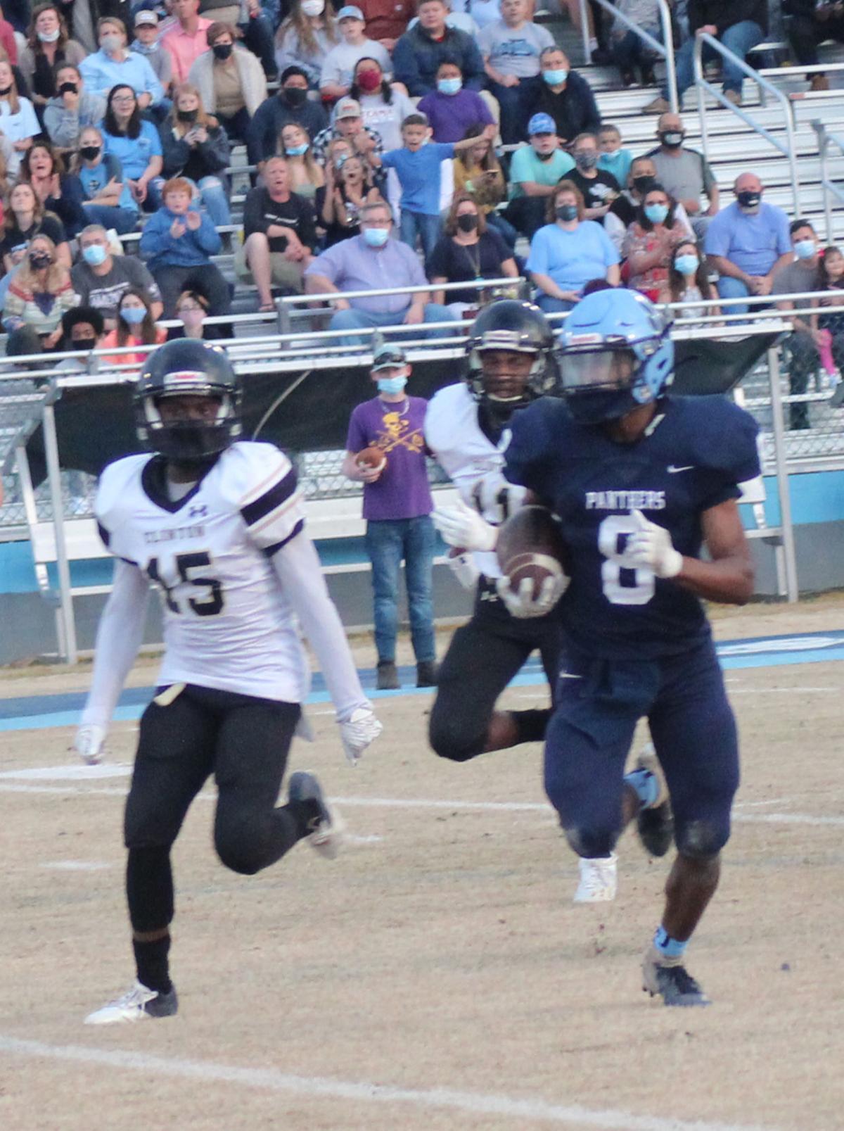 Daunte'  Hall