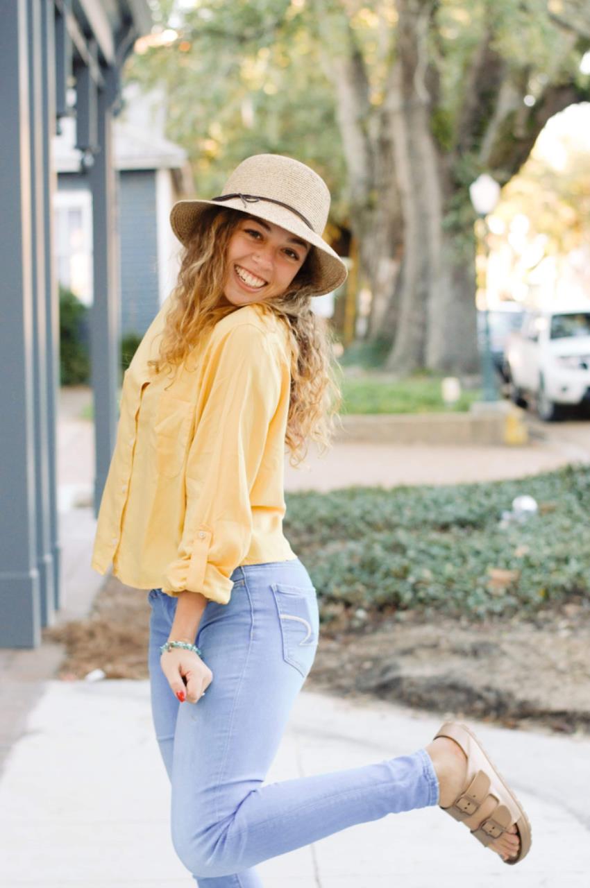 Zoe Sayler
