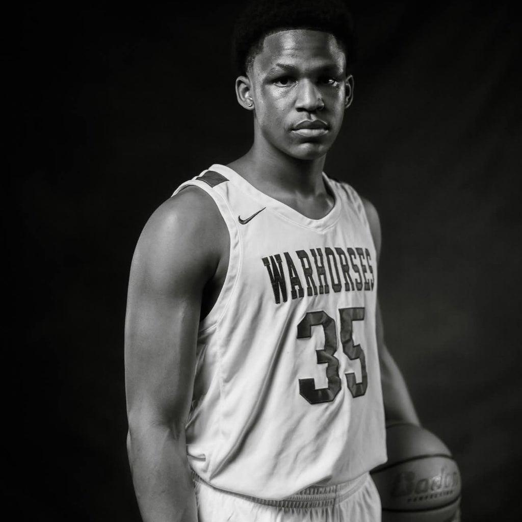 JE'CAREYOUS HOLDEN mugshot