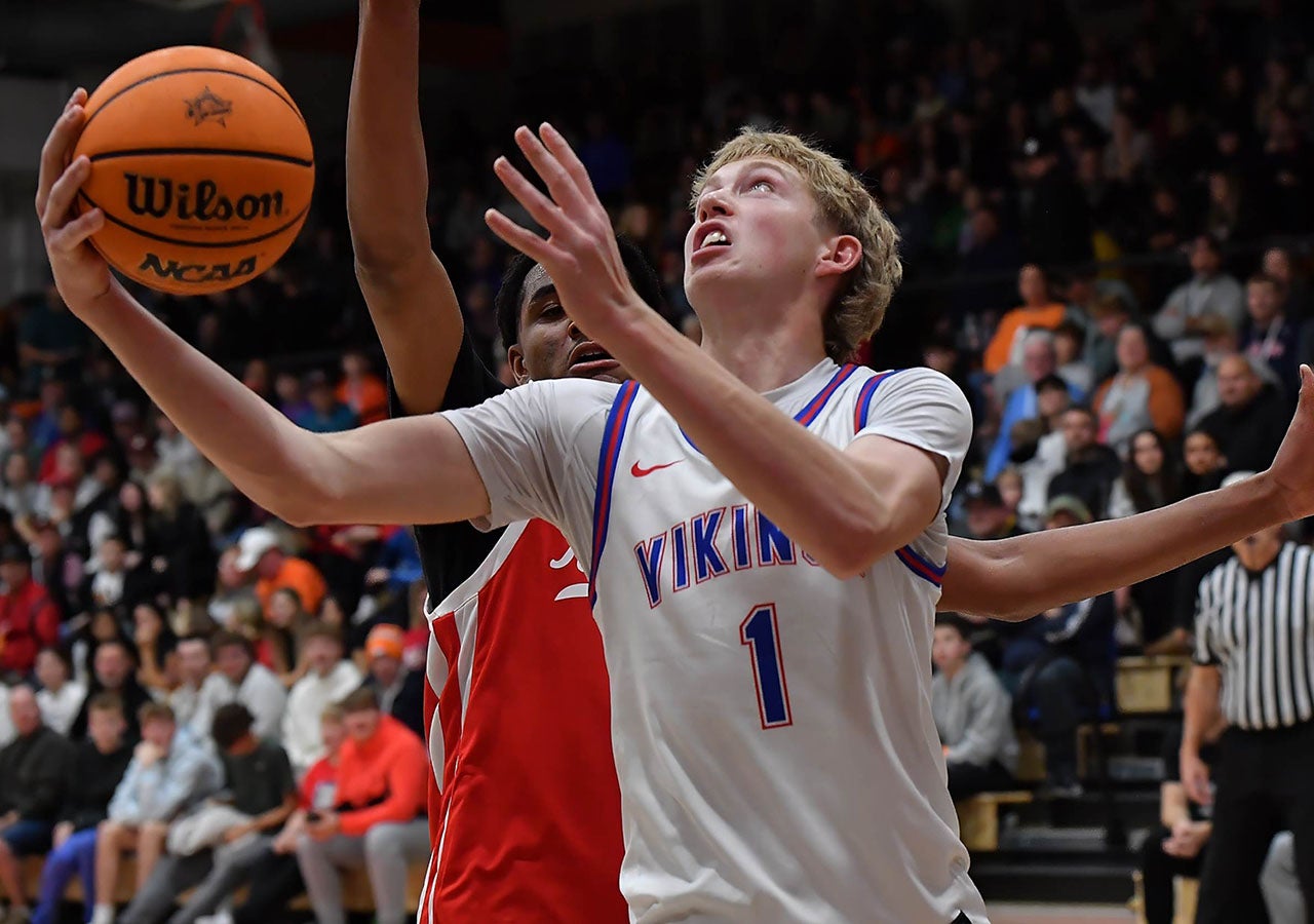 Kager Knueppel helps Wisconin Lutheran win Beach Ball Classic title