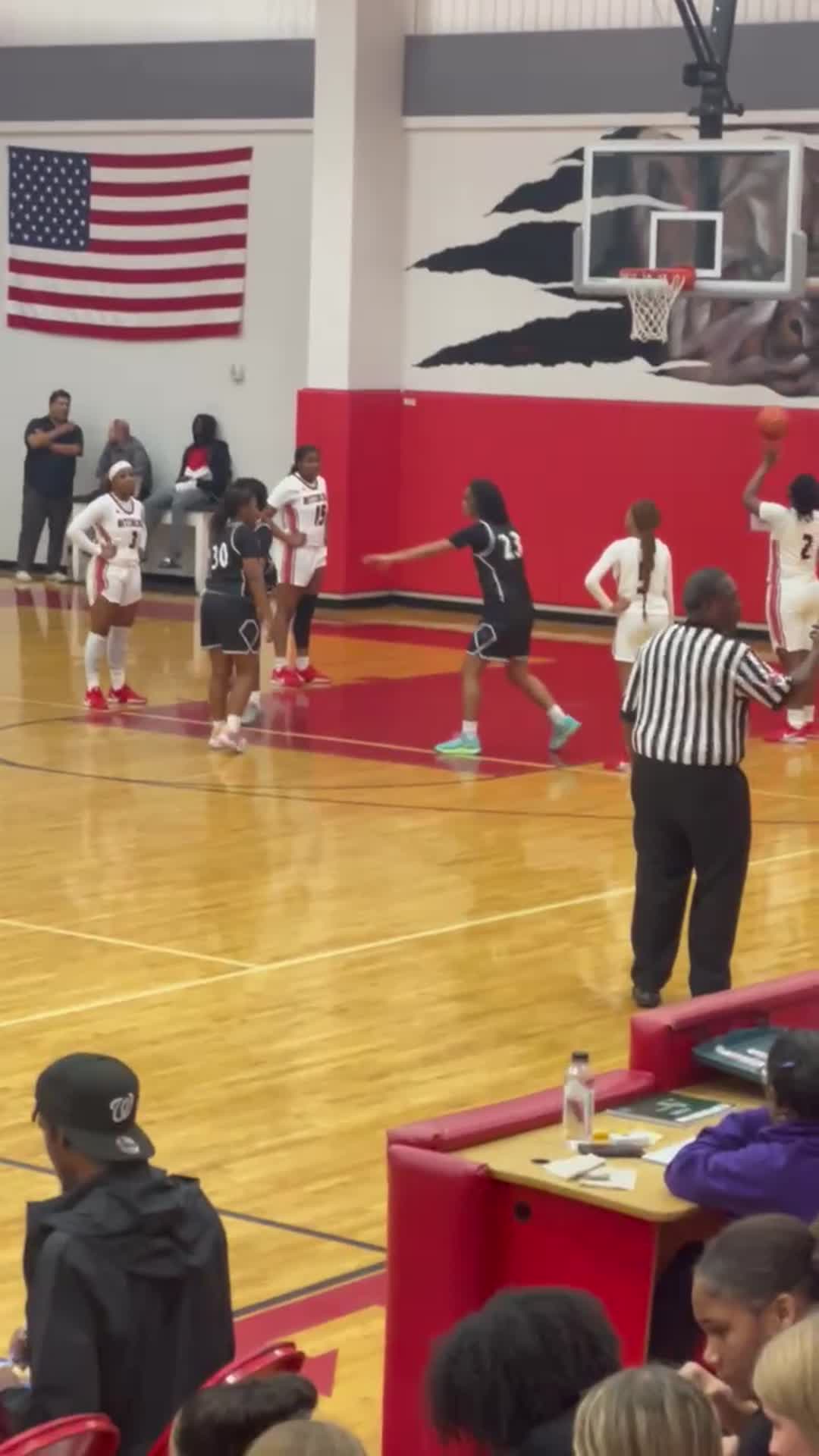 Zoe Smith at the free throw line