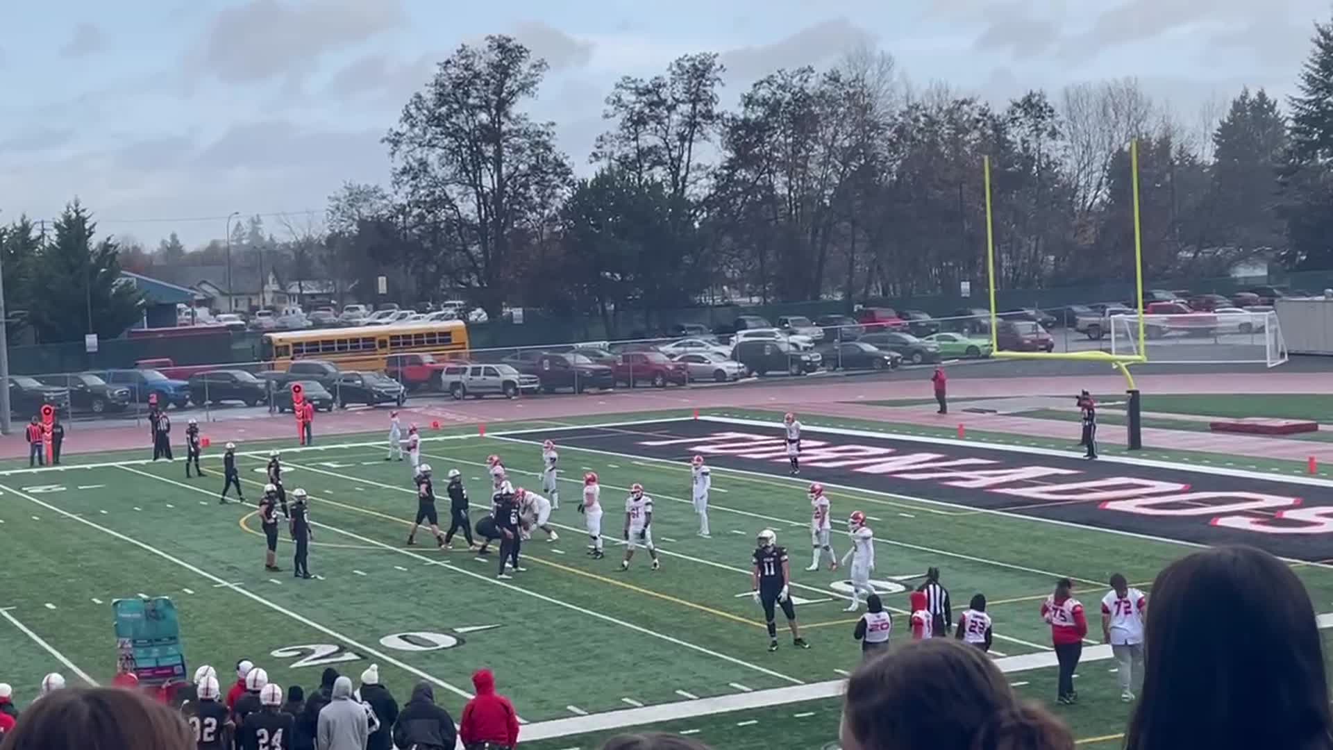 Yelm #23 Brayden Platt 8 yard rush for 1st and goal