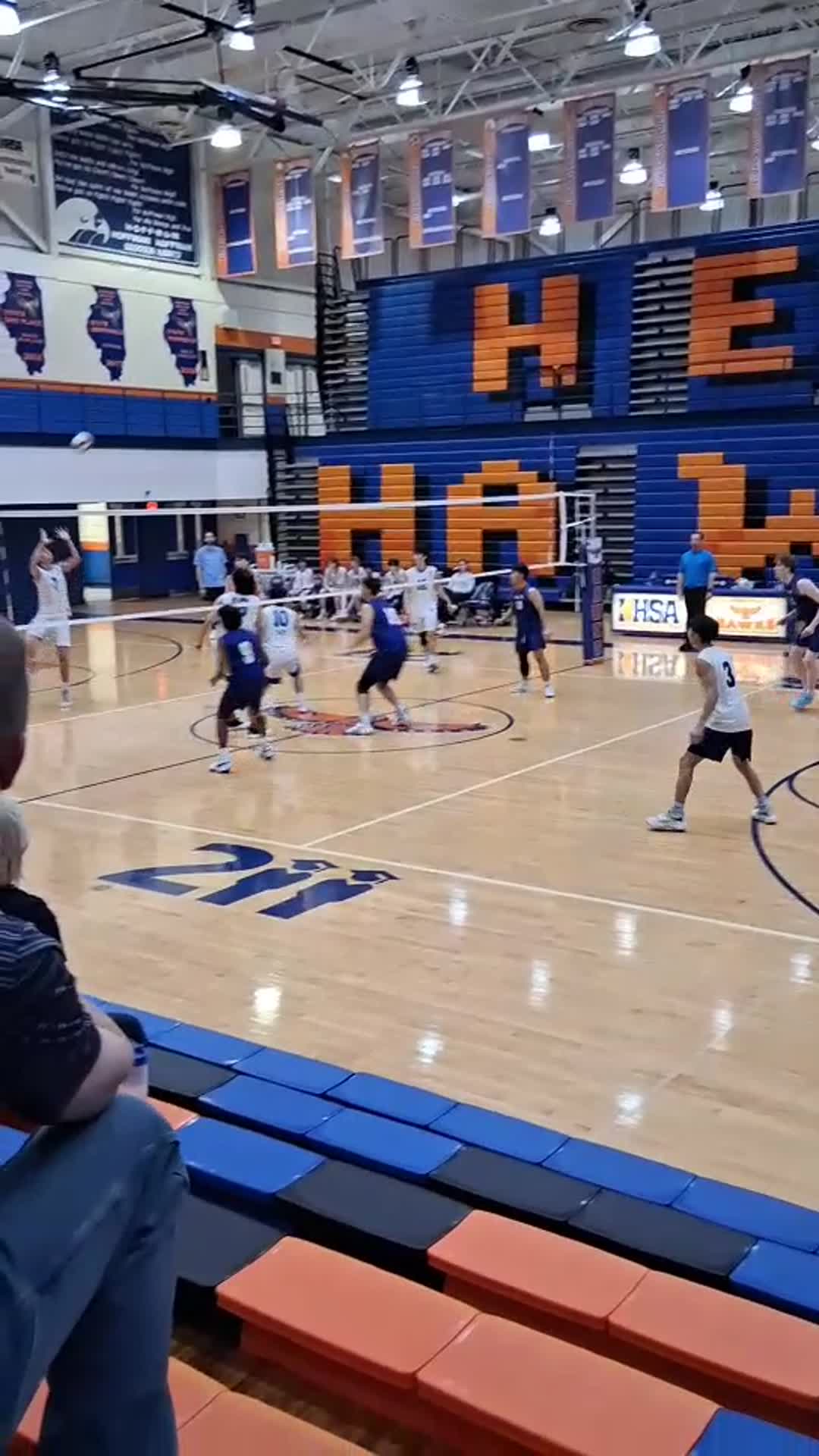 End of 2nd game: Jimmy serving