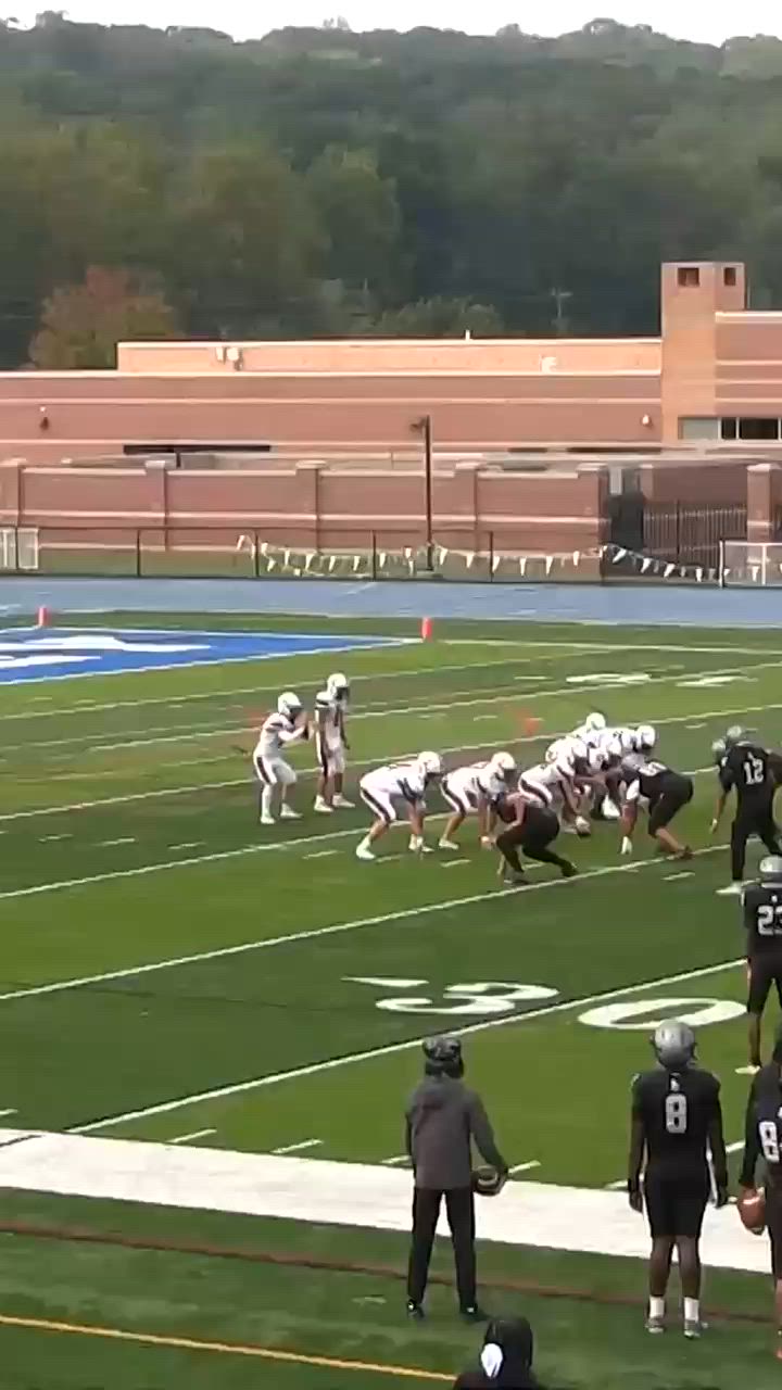 Quinn Eichert receiving pass