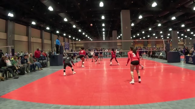 Alexandra goes from a kill attempt to block to dig in the same point.