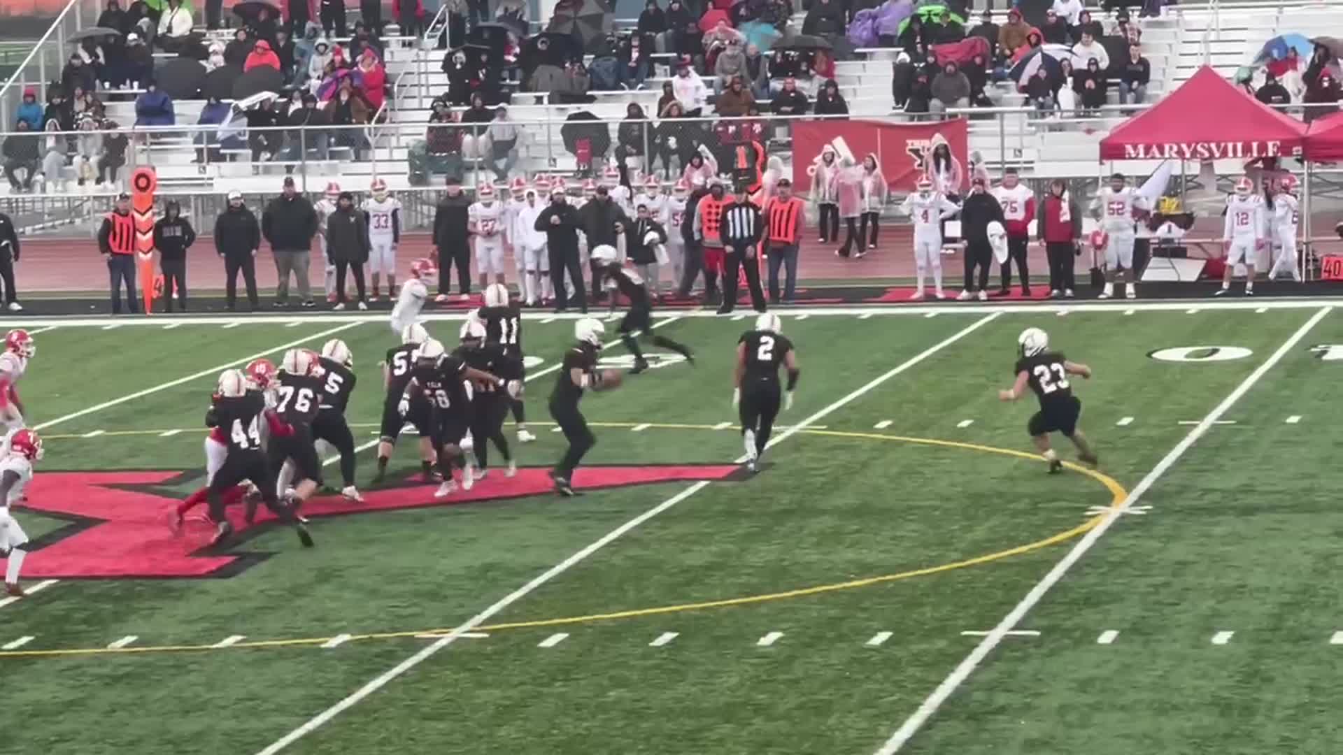 Yelm #23 Brayden Platt rush plus extra yards in 3rd quarter assist by #61 Chris Hauss blocks