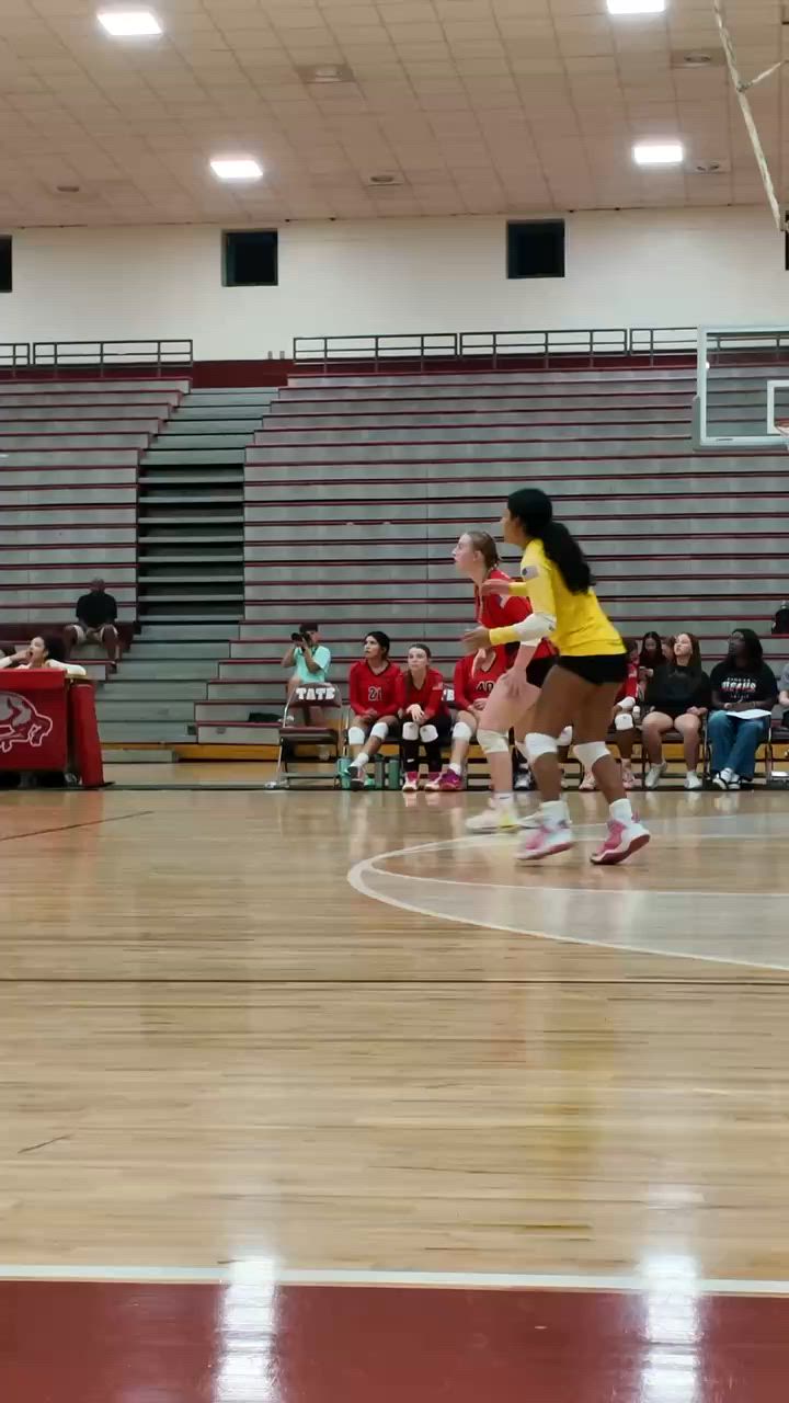 Ryleigh McCarthy helping her Team as setter and DS.