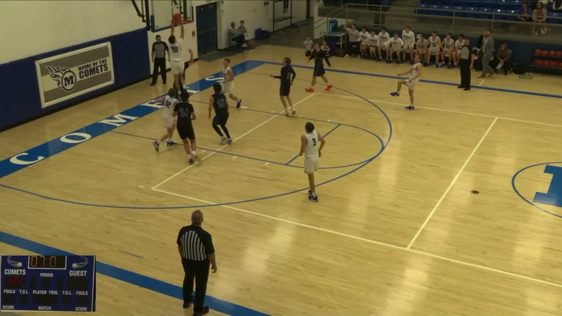 Peyton McDaris alley oop to Gunner Bradshaw