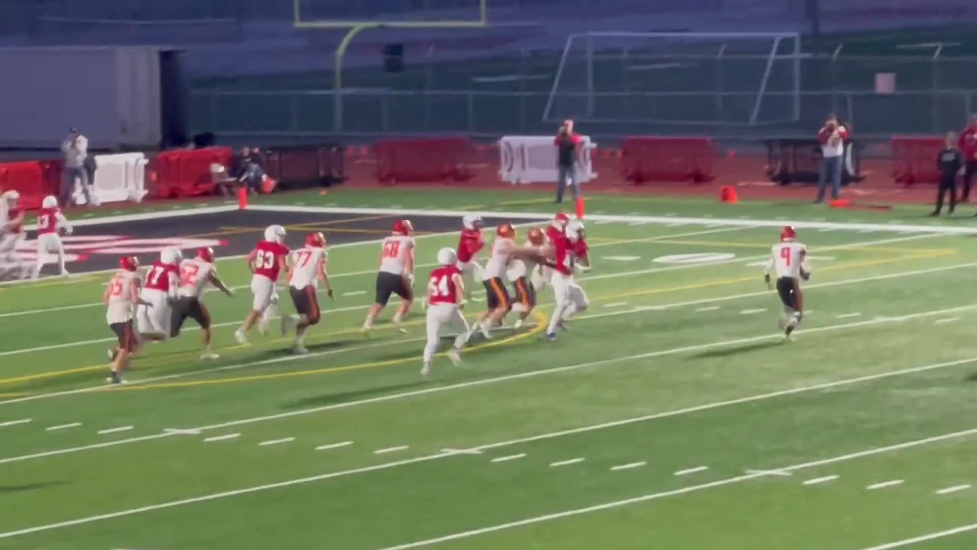 Kamiakin #9 Trent Woodhouse to #0 David Kuku for a 11 Yard TD Pass