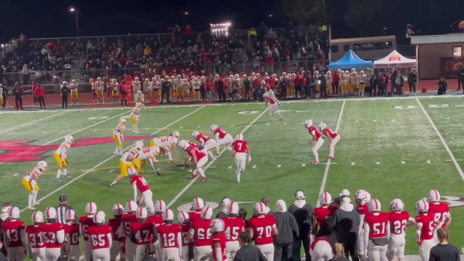 Yelm #8 Damian Aalona 5 yard pass to #7 Marius Aalona in 1st quarter