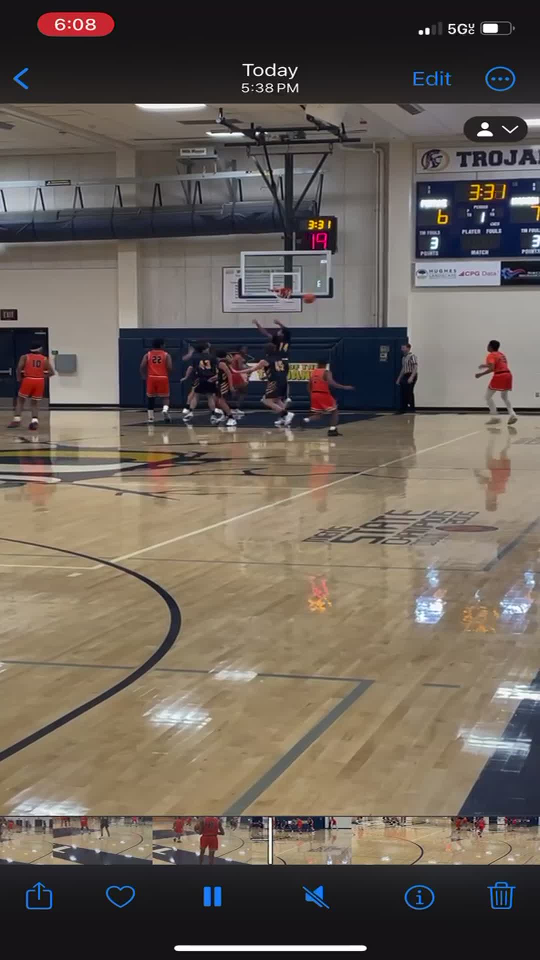 Ke'mon jones hits a three off a pass from Cledale Graham