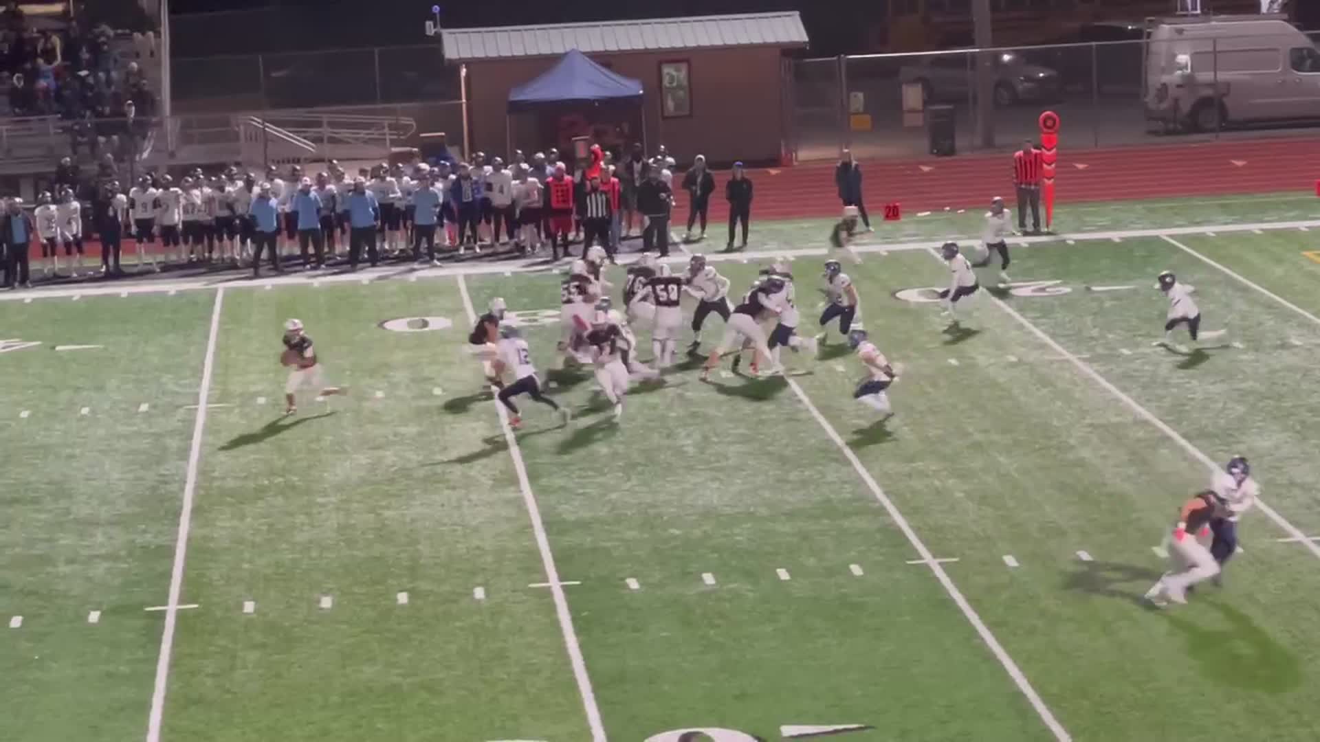 Yelm #8 Damian Aalona to #7 Marius Aalona TD pass