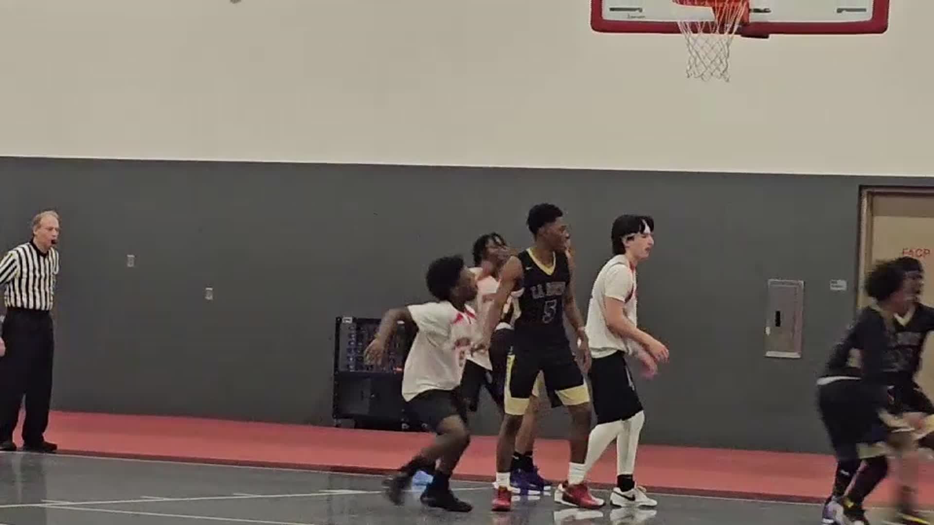 Bremen with a nice inbounds play