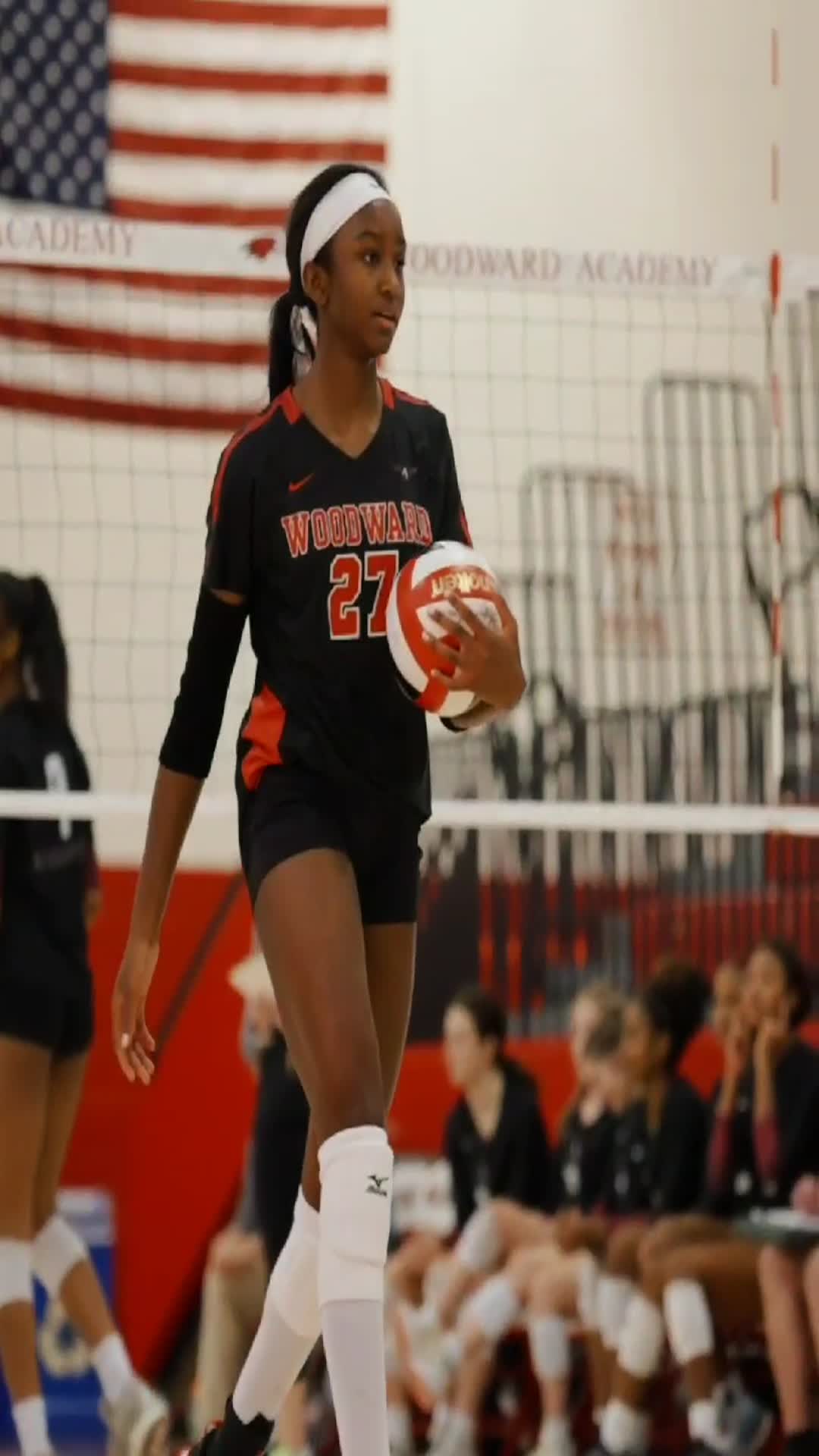 Marissa Jones setting the Lady War Eagles