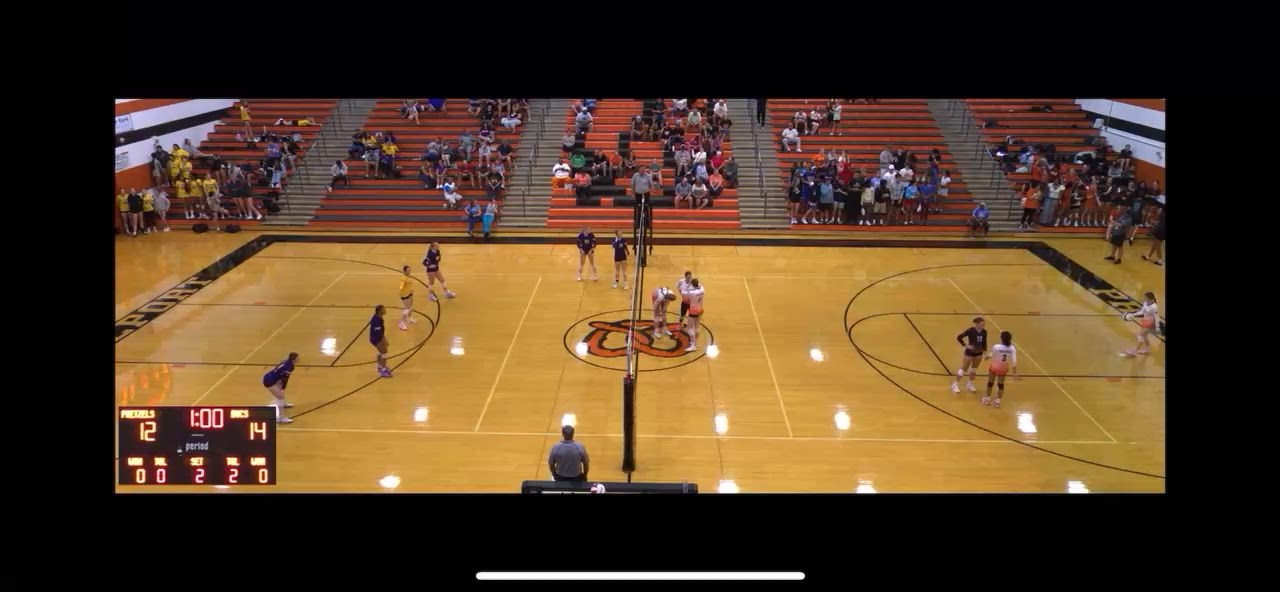 Playing as librero #12 in black on the right side of court