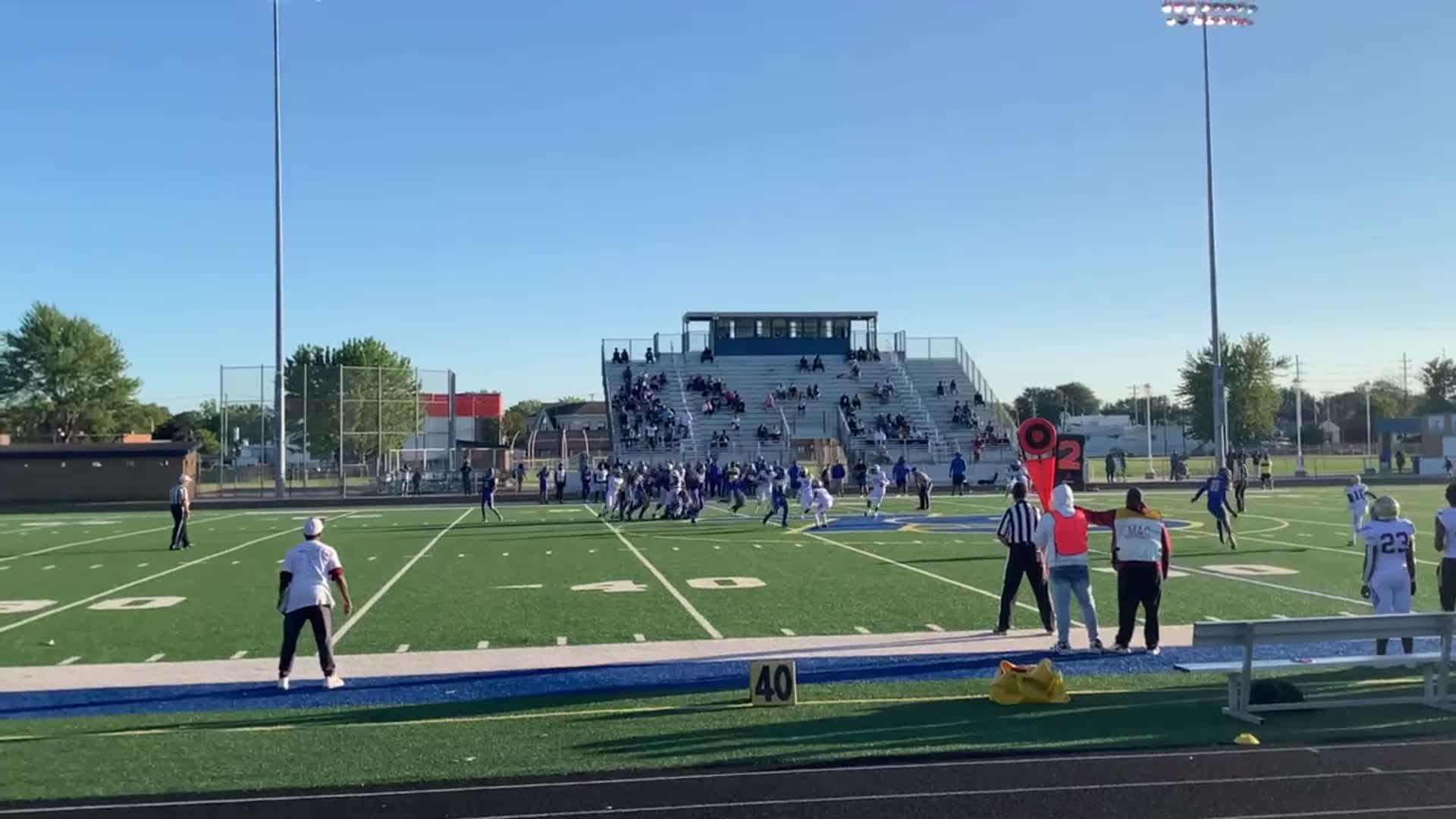 #1 K Vinson & # 5 K Vinson Jr. double tackle