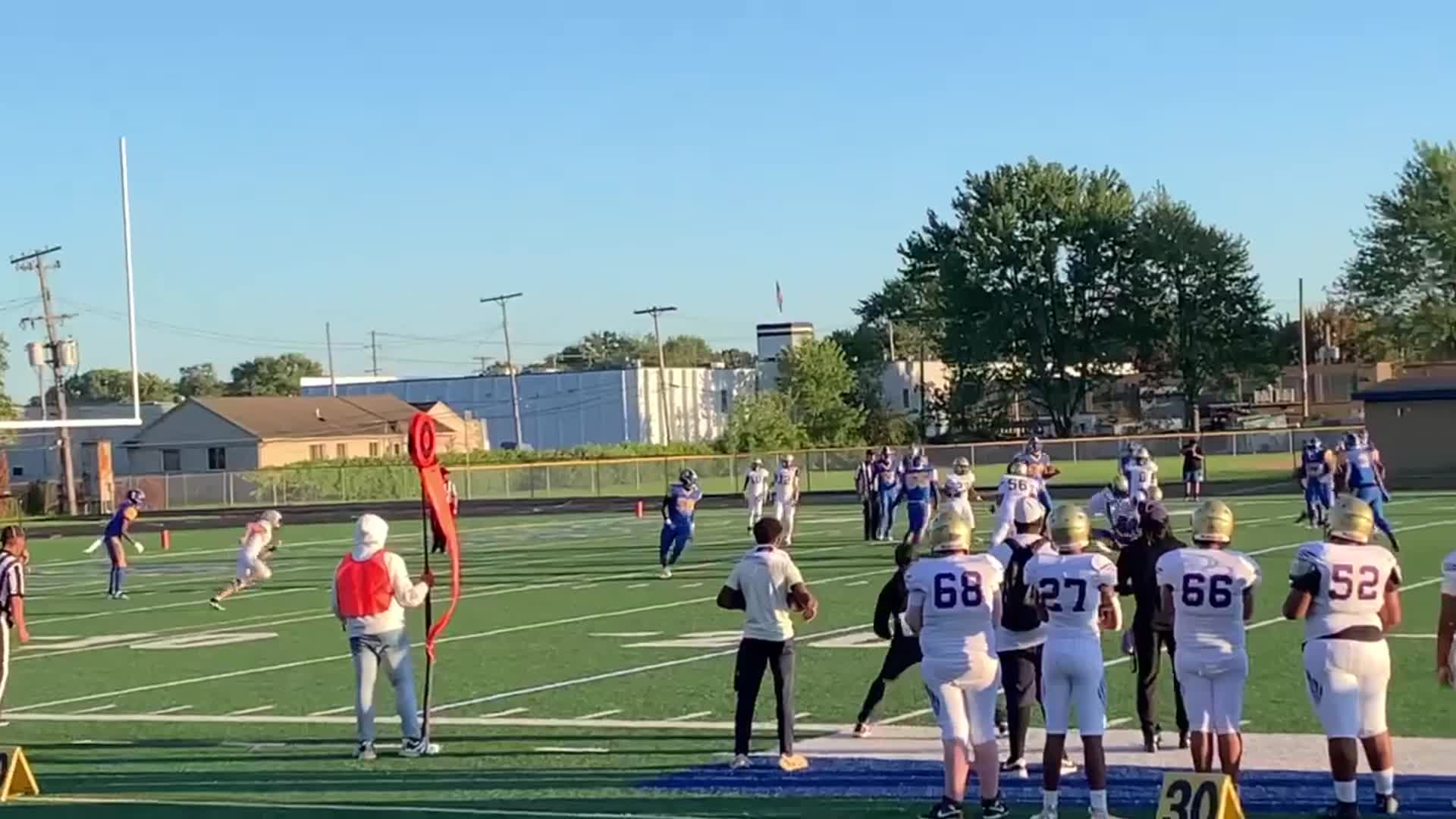 #5 K Vinson Jr with the tackle