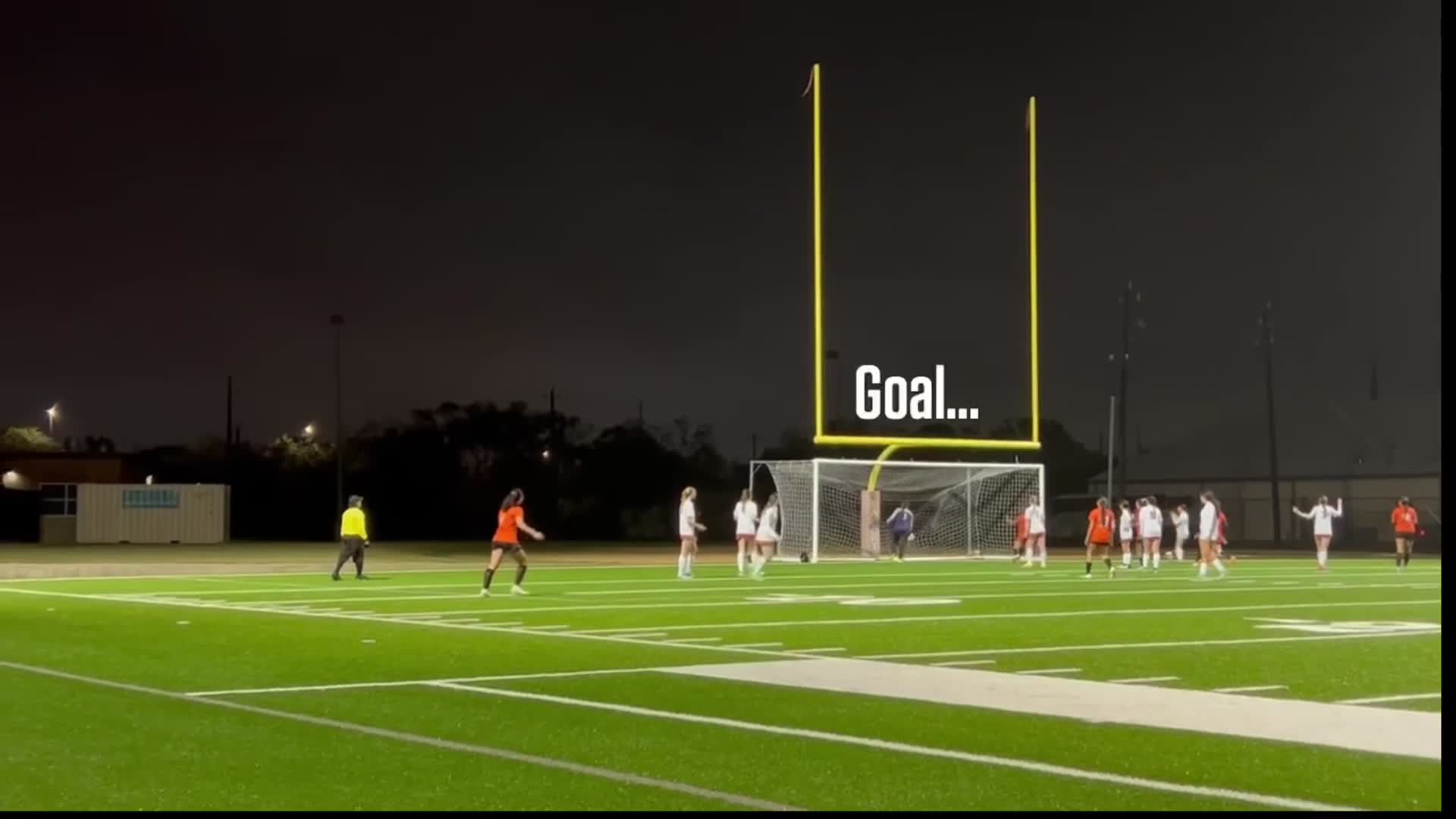 What a free kick, golazo Mariana de la Rosa