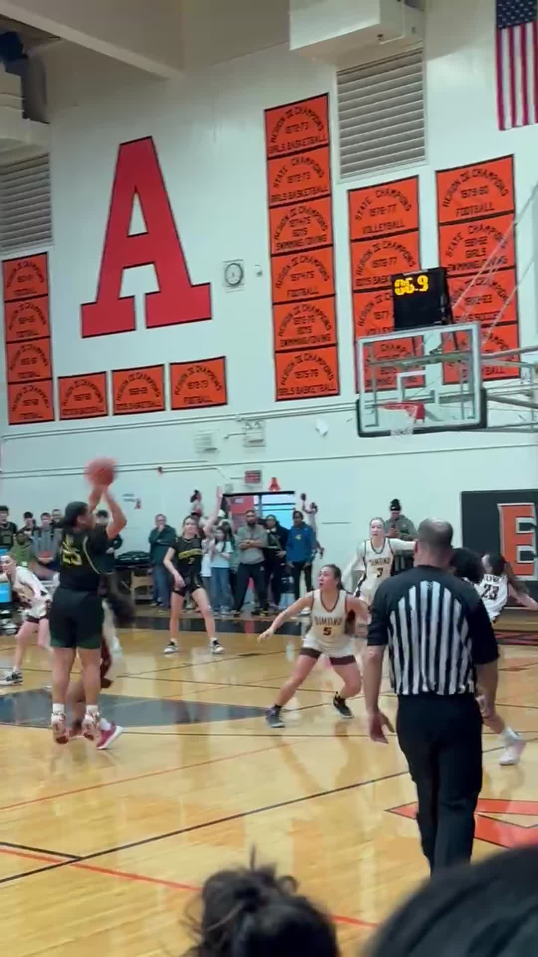Game winning shot by Aryanna Watson