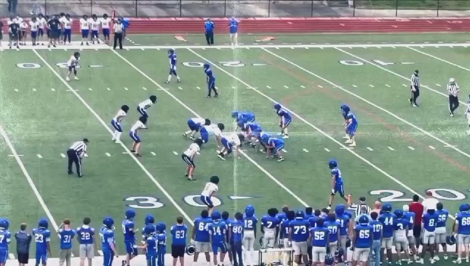 Freshman (RB/ATH) Mason Gardner (#1) runs for a 27 yard gain.