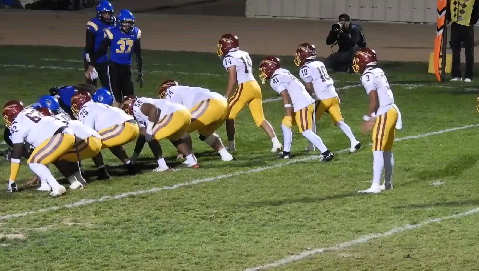 Nicholas Gaoa 2-yd TD run vs Serrano