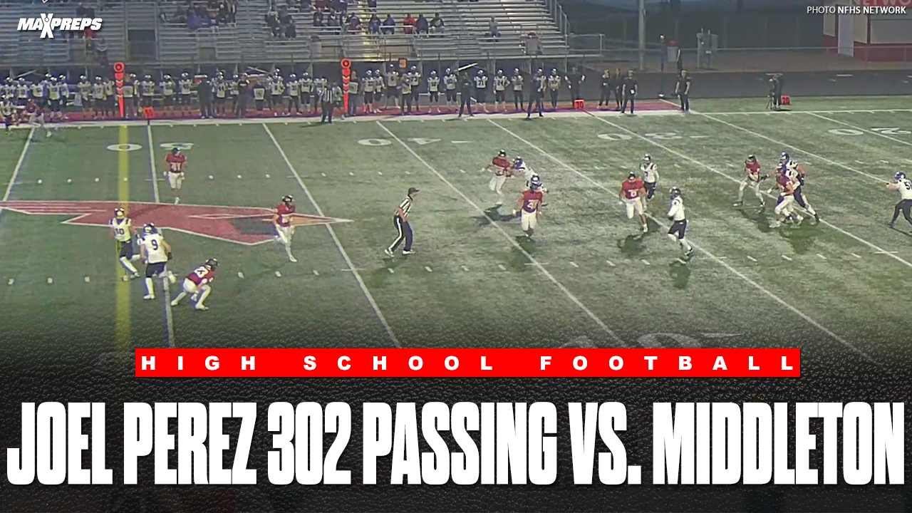 Joel Perez Throws for 302 Yards in Battle Against Middleton