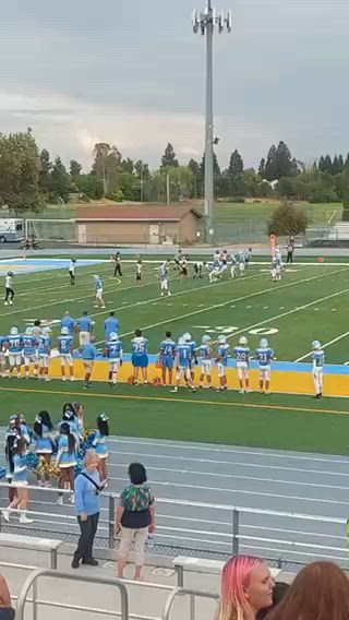 Giovanni Perez throws TD to Cameron Hassan