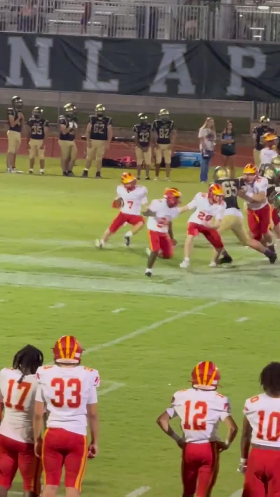 JS finding the crease and exploding for a 15 yd gain.