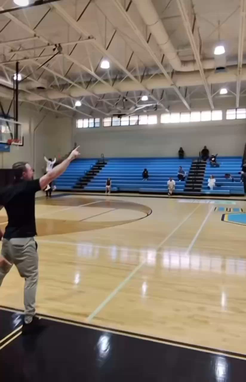 Jahkyle Lawrence makes 3 at the buzzer to defeat Saint John Paul II