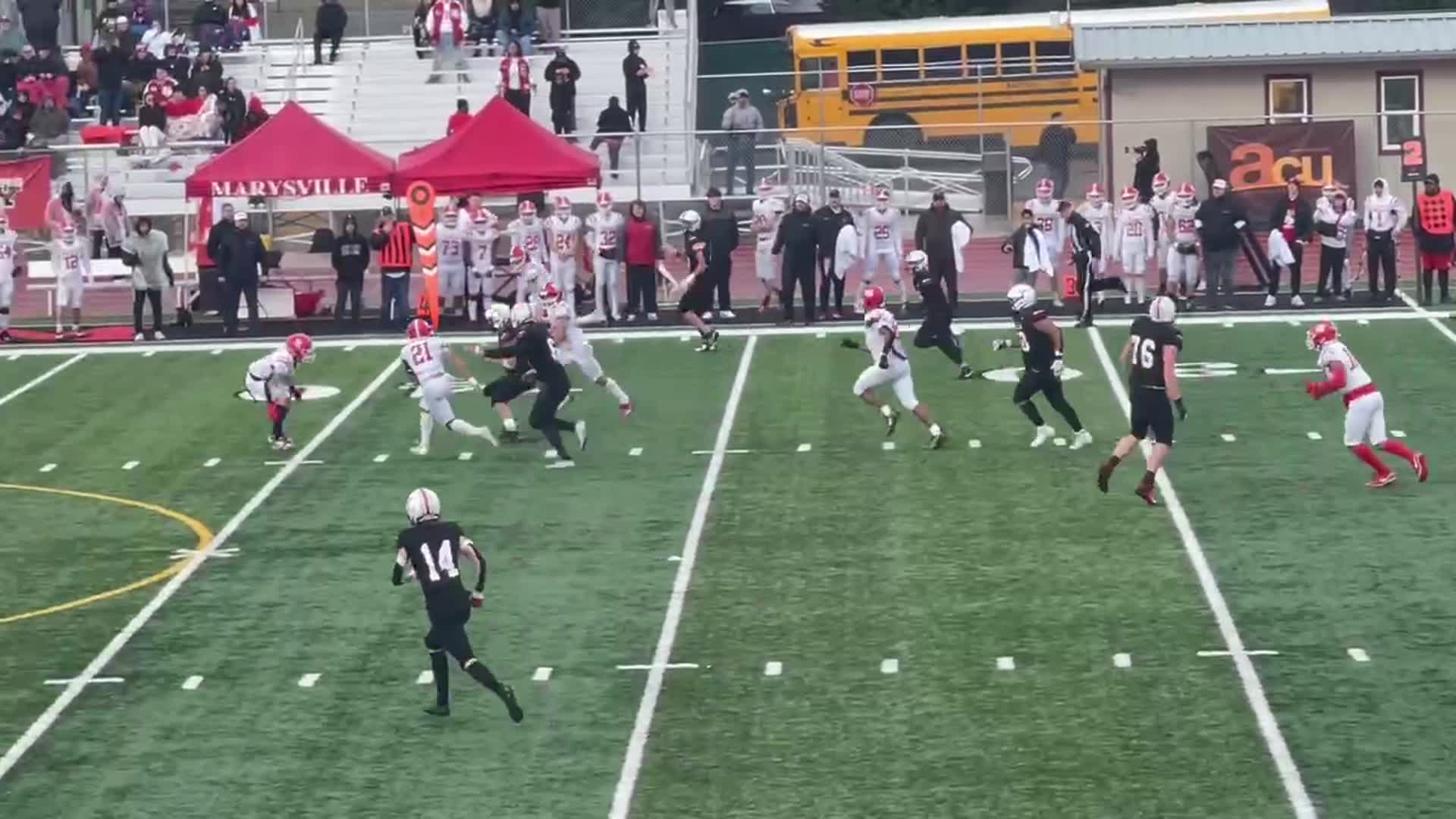 Yelm #23 Brayden Platt 20 yard rush