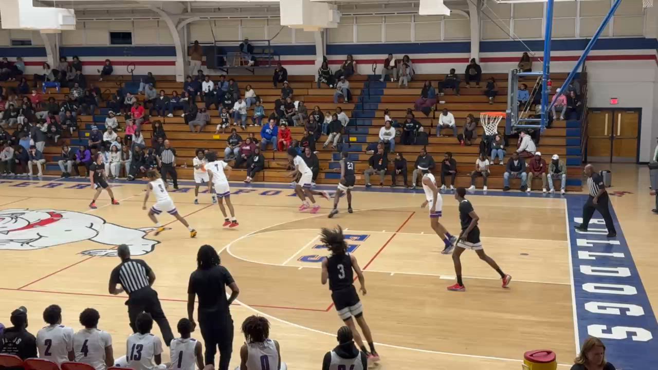 #3 Jeremiah Murchison with the DUNK!