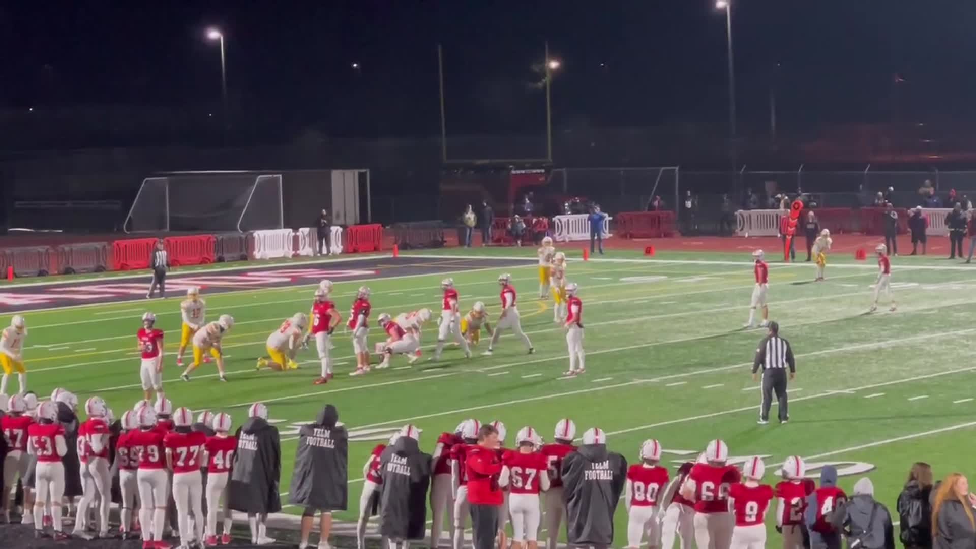 Yelm #8 Damian Aalona 18 yard TD pass to #7 Marius Aalona vs Mt Tahoma in 3rd quarter