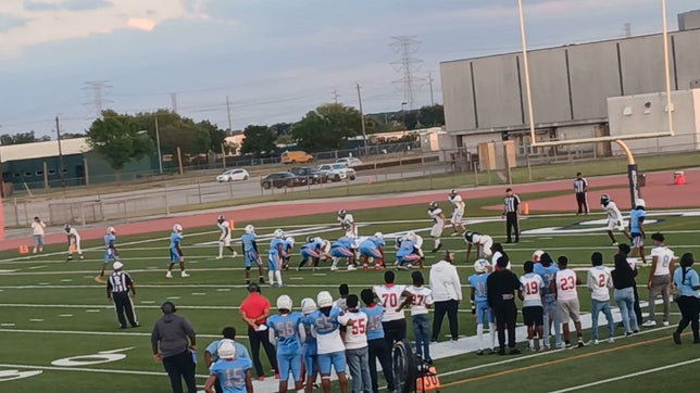 Madison RB - Kenyan Navarre #5 - Navigates his way to a 20 yrd Touchdown run, using immaculate footwork, aggressive gap attacking, vision, & speed!! This RB has ALL the tools to succeed on the "Next" level !