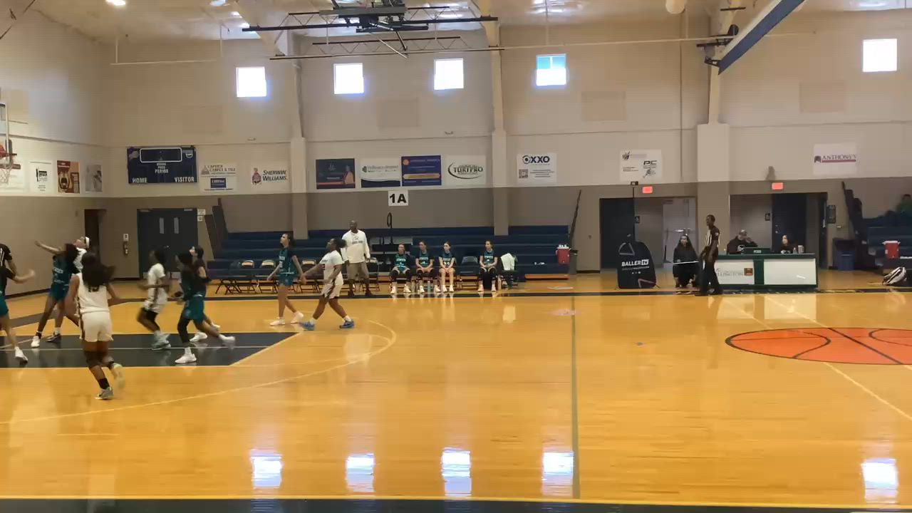 Mo McFadden takes it end to end!