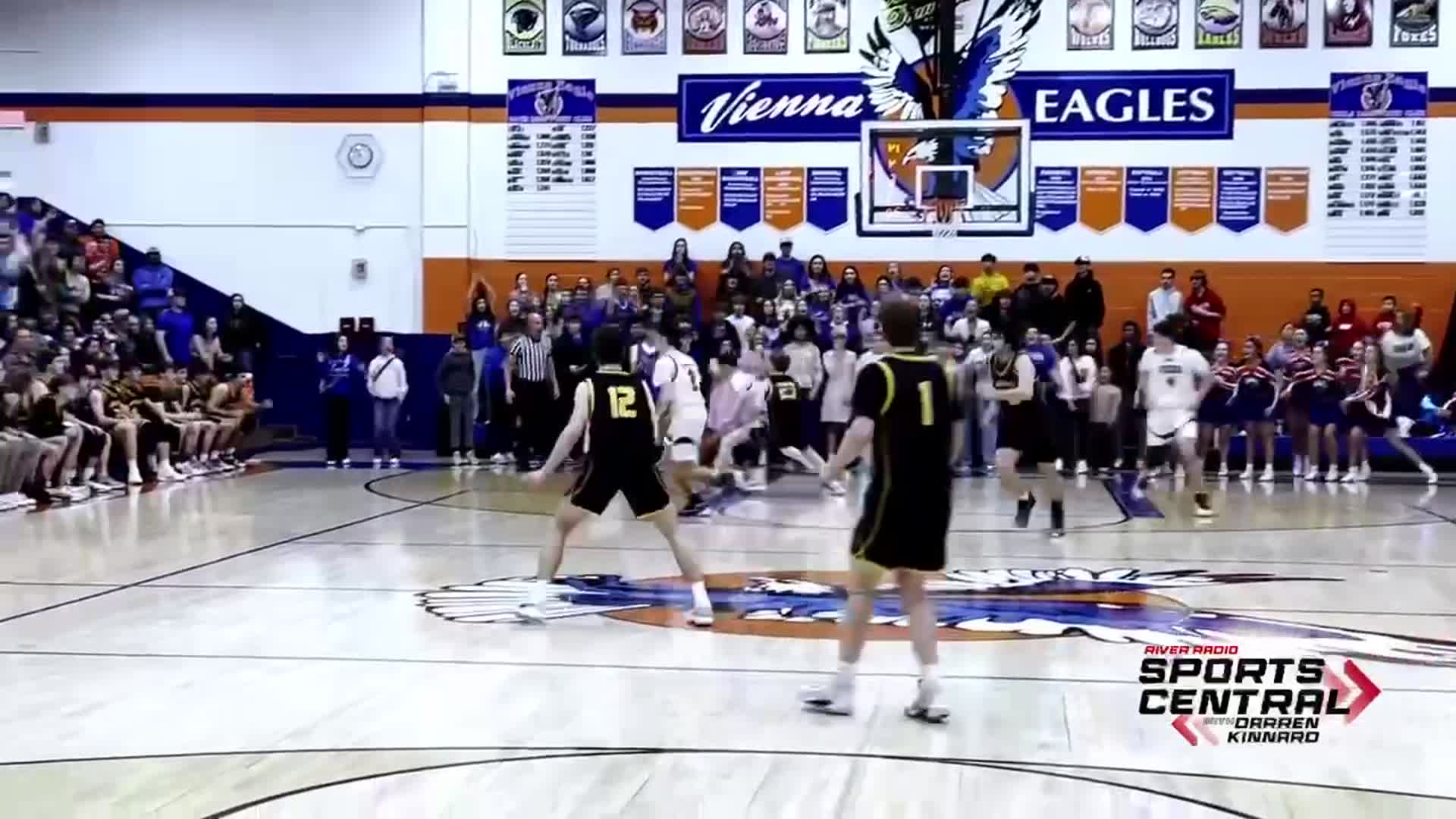 Vienna vs Goreville buzzer beater 3 pointer in OT for the win!