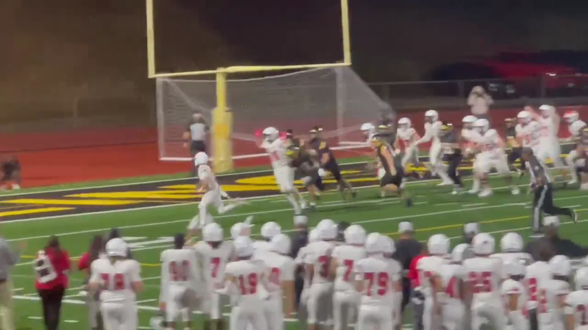 4th Quarter Yelm #10 Parker Myers keeper for a 8 Yard Touchdown