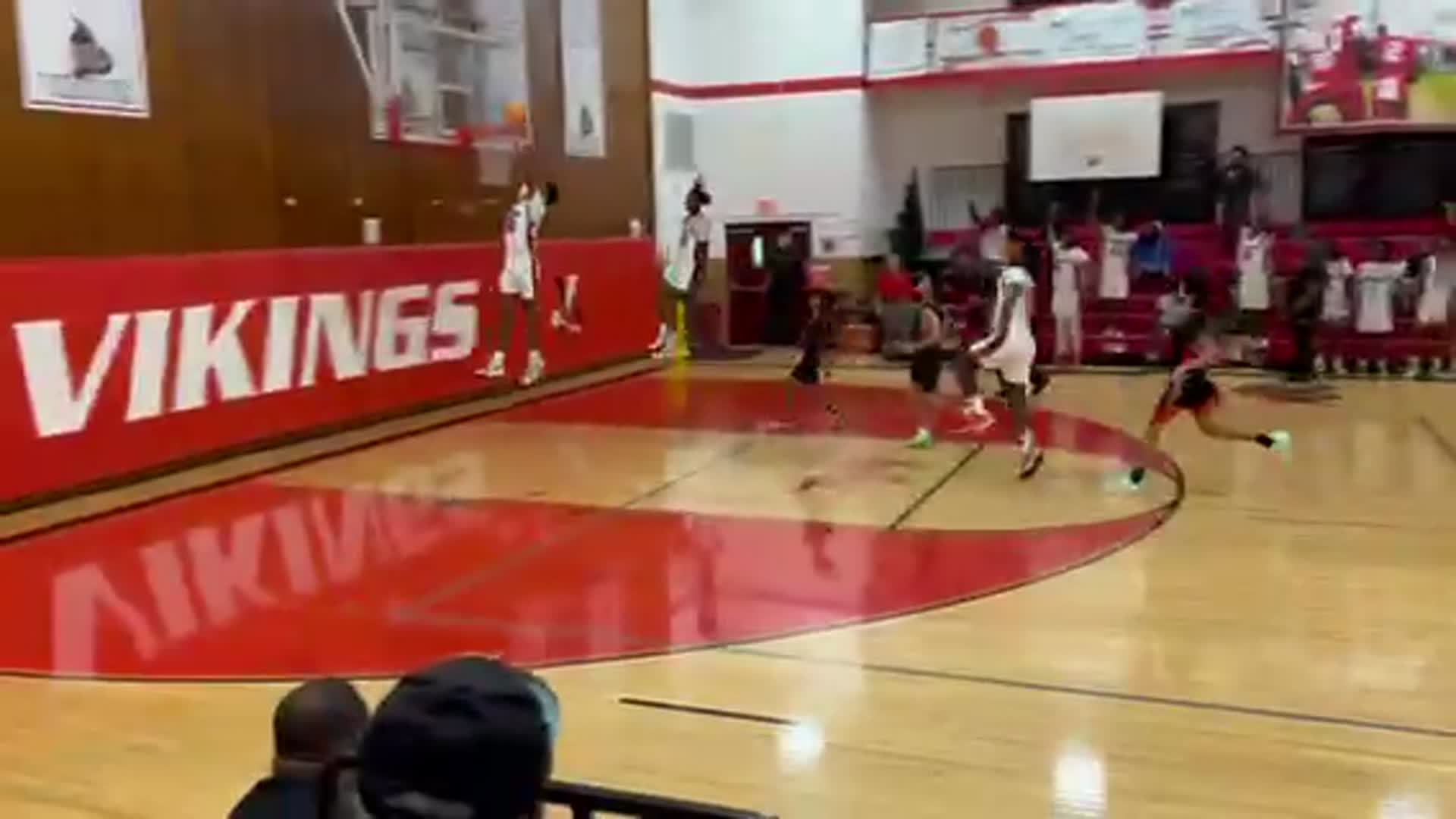 Two hand dunk from Kyrei Haywood