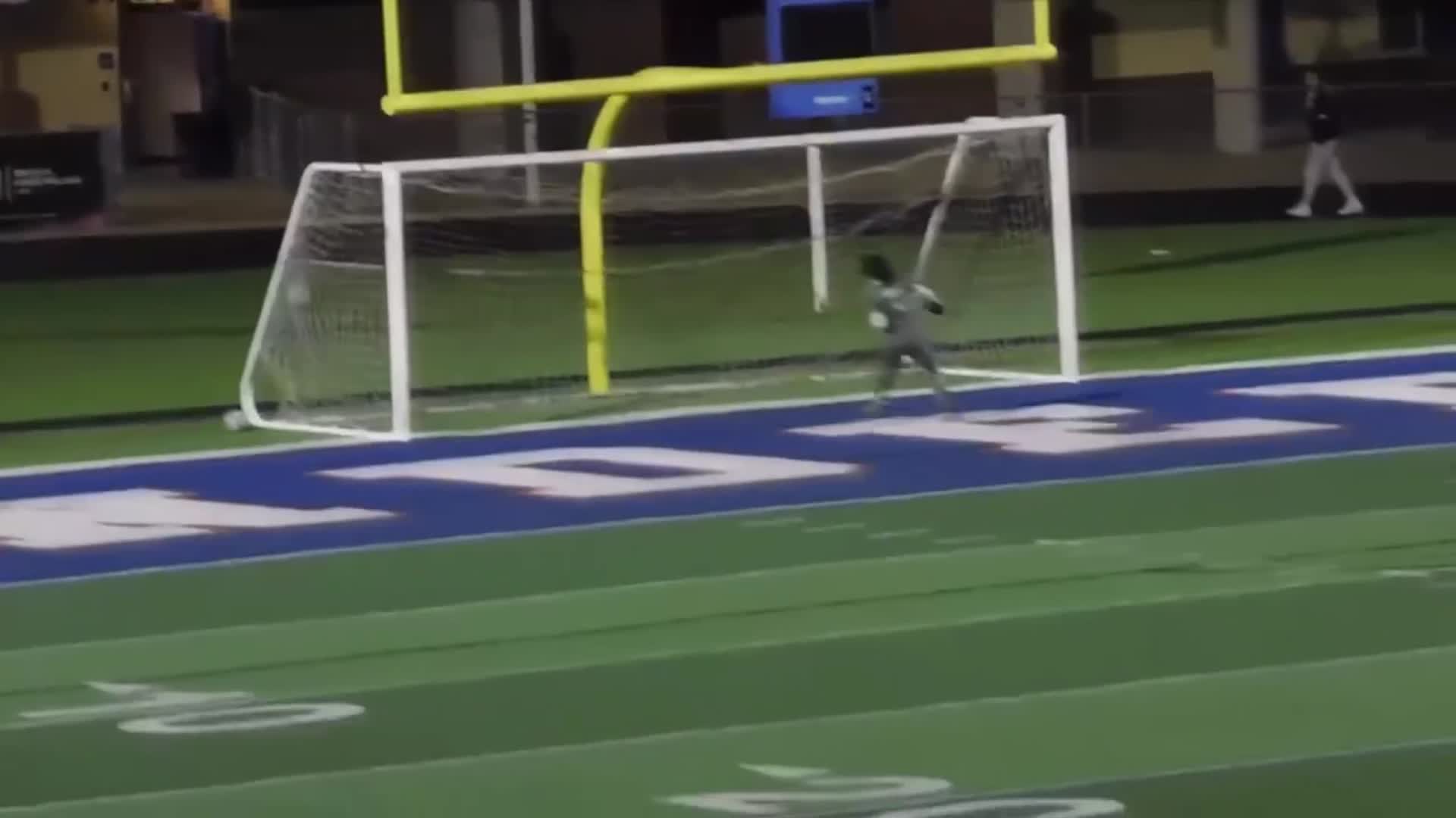 Senior. #10 Sael Suazo