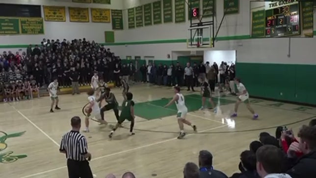 Davis Lunn's no look pass to Ethan Frisch for 2.