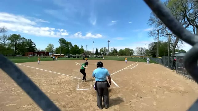 Daci Walls hits a 2 run home run to center field