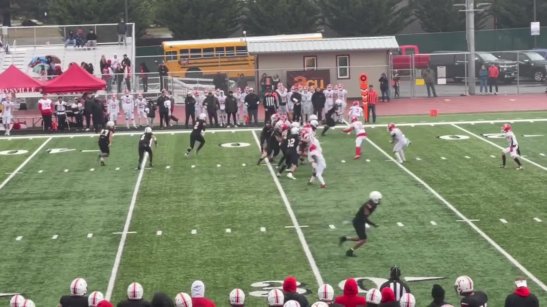 Yelm #8 Damian Aalona 19 yard keeper 1st and Goal in 4th