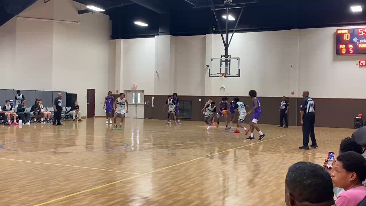 #24 Tre Williams with the THREE!!