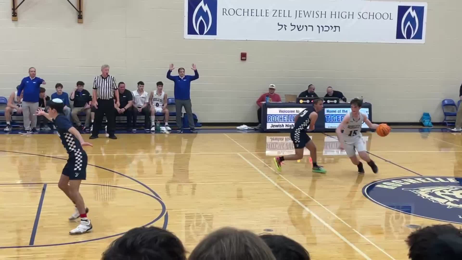 Ronen Ousley three point buzzer beater in the 3rd Quarter