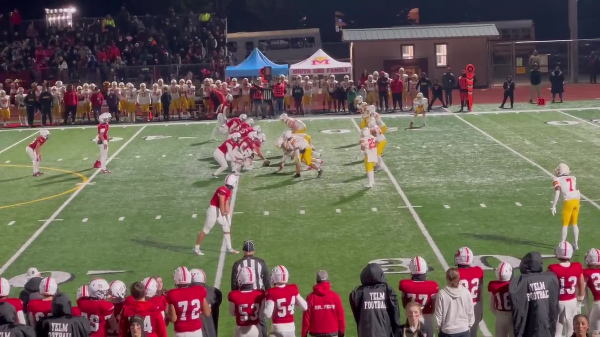 Yelm #8 Damian Aalona 29 yard pass to #11 Jacob Tracy vs Mt Tahoma