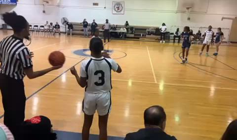 Senior Samaiia Oliver 3 point shooting is the truth 😮‍💨 good buzzer beater shot