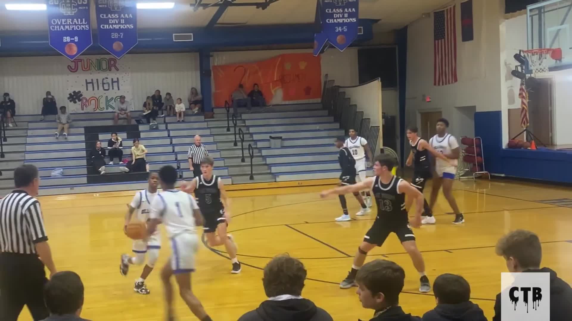 Severe McNeary scores 14 vs Oak Forest Academy (LA) (22-23)