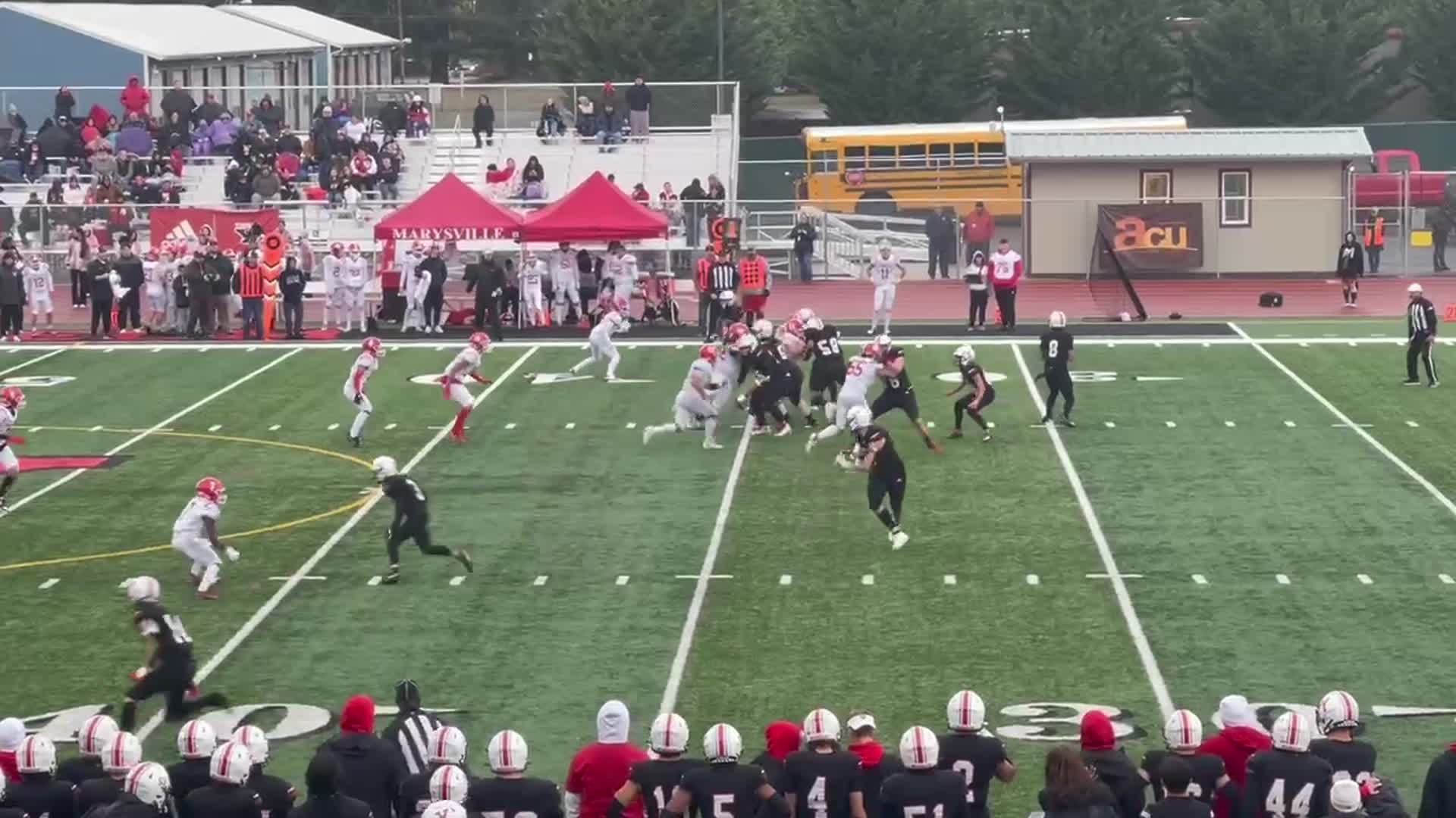 Yelm #8 Damian Aalona 23 yard pass to #7 Marius Aalona 3rd quarter