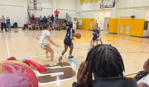 Senior Samaiia Oliver assist to senior Eva Juliano for the score